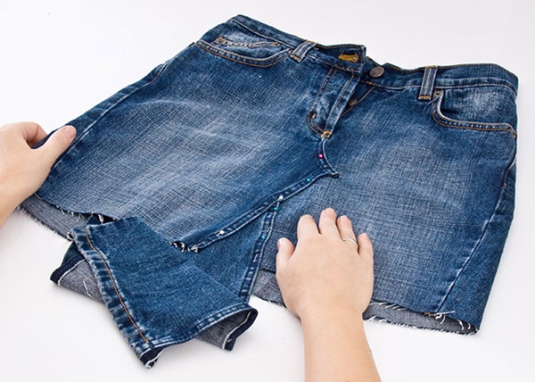 Шьем из старых джинсов юбку для девушки

