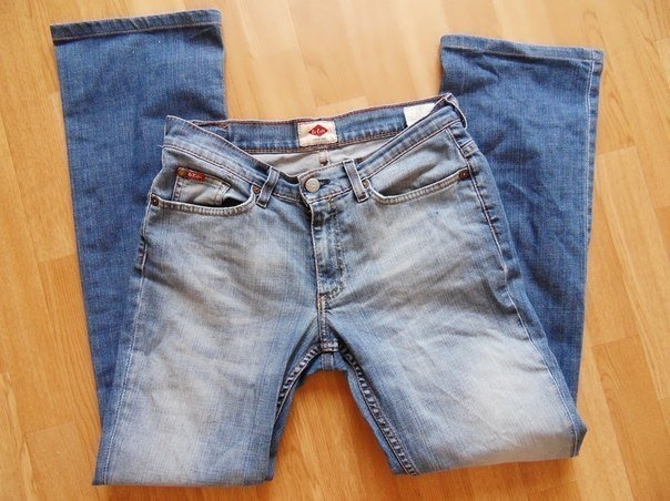 Простые джинсы выглядят не так эффектно, как шорты с кружевной вставкой