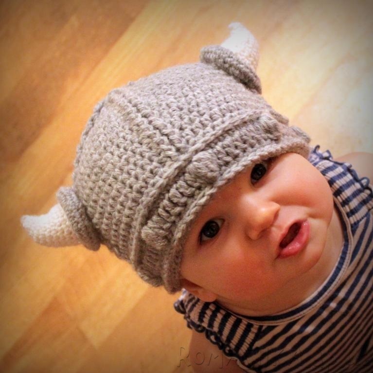 Простая легкая шапка для мальчика спицами: описание и схема