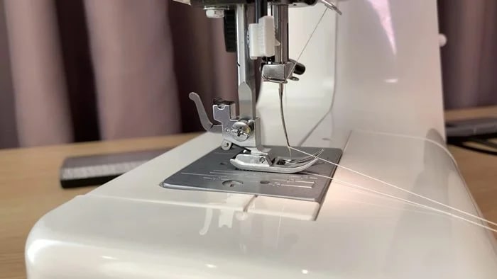 Почему швейная машина пропускает стежки
